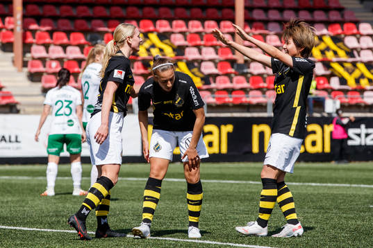 s Nora Rönnfors jublar
