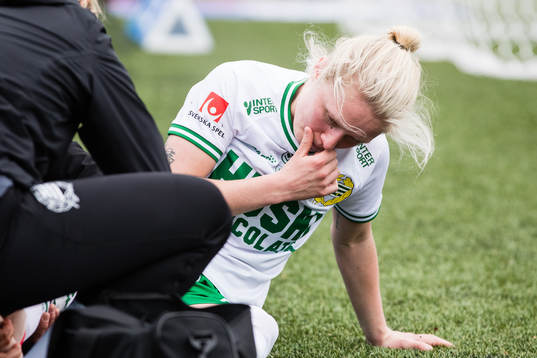Hammarbys Emilia Larsson med en skada