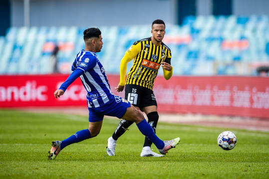 IFK Göteborgs Hosam Aiesh och Häckens Martin Olsson