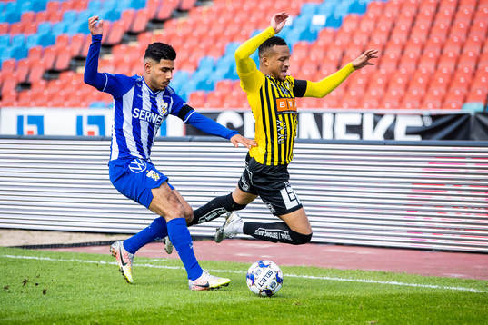 IFK Göteborgs Hosam Aiesh och Häckens Martin Olsson