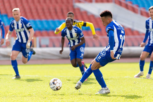 IFK Göteborgs Tobias Sana gör 1-1 på straff