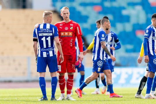 IFK Göteborgs Kolbeinn Sigthorsson och Häckens målvakt