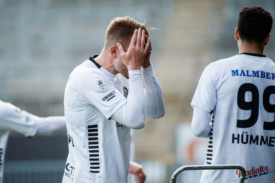 Örebros Erik Björndahl deppar