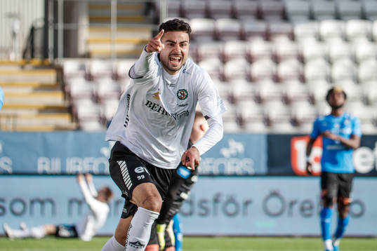 Örebros Deniz Hümmet jublar