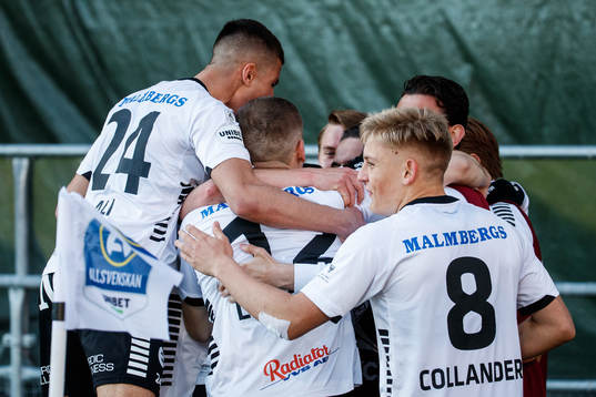 Örebros spelare jublar