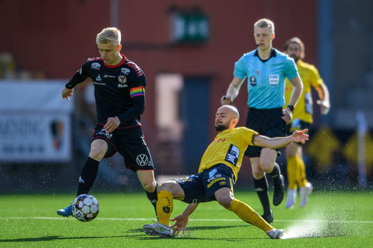 Kalmars Carl Gustafsson och Elfsborgs Robert Gojani
