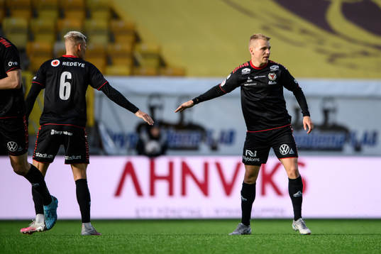 Kalmars Sebastian Ring jublar med Rasmus Sjöstedt