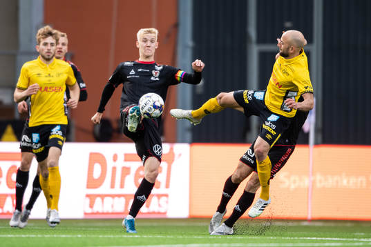 Kalmars Carl Gustafsson och Elfsborgs Robert Gojani