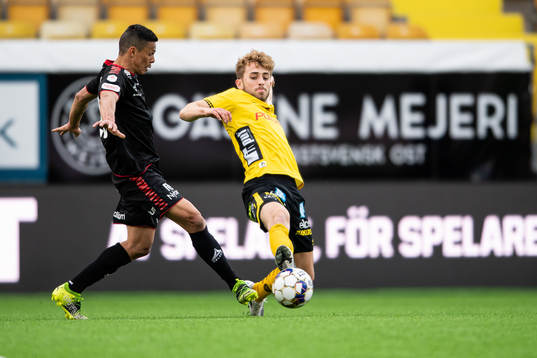 Kalmars Romario Pereira Sipiao och Elfsborgs Jack Cooper