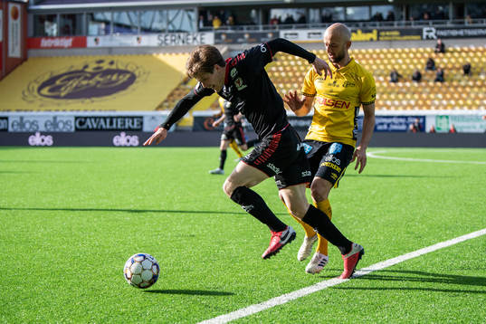 Kalmars Oliver Berg och Elfsborgs Robert Gojani