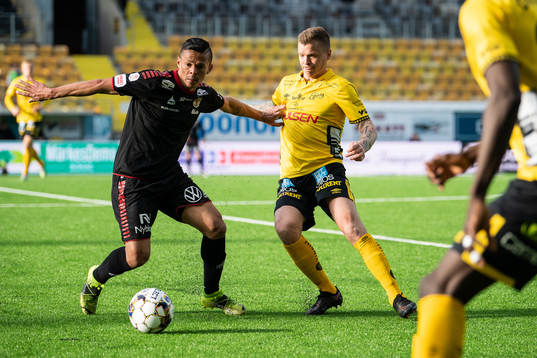 Kalmars Romario Pereira Sipiao och Elfsborgs Samuel Holmén