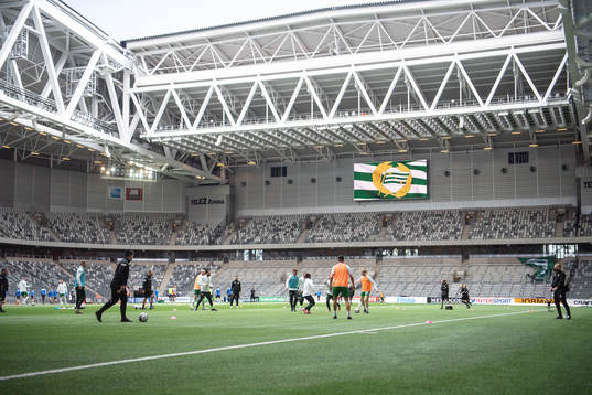 Hammarbys spelare värmer upp på Tele2 arena