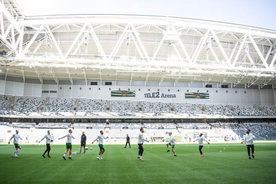 Hammarbys spelare värmer upp på Tele2 arena