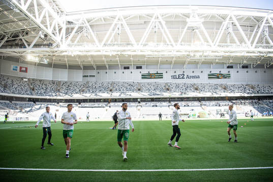 Hammarbys spelare värmer upp på Tele2 arena