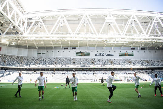 Hammarbys spelare värmer upp på Tele2 arena