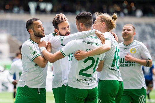 Hammarbys Abdul Khalili jublar med lagkamrater