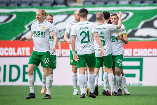 Hammarbys Jeppe Andersen jublar med lagkamrater