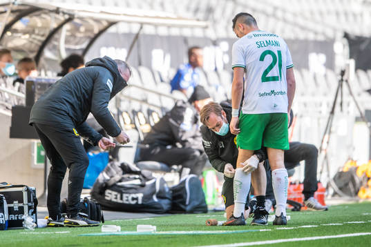 Hammarbys Astrit Selmani får behandling