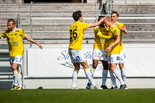 Falkenbergs spelare jublar