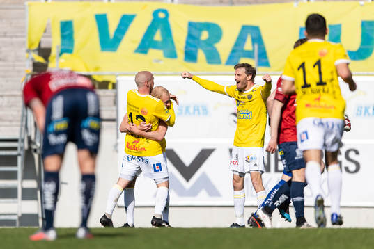 Falkenbergs spelare jublar