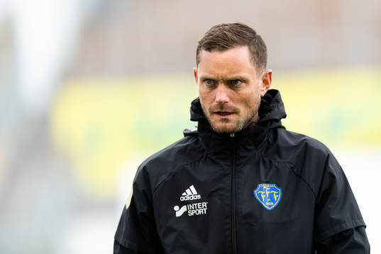 Falkenbergs assisterande tränare Tobias Tuvesson före
