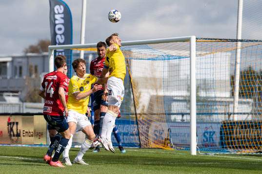 Falkenbergs Tobias Karlsson vid en hörna