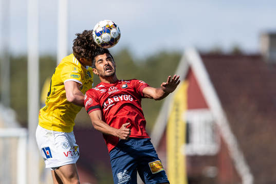 Falkenbergs Kalle Björklund och Örgrytes Ailton Jose