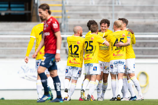 Falkenbergs Kalle Björklund jublar