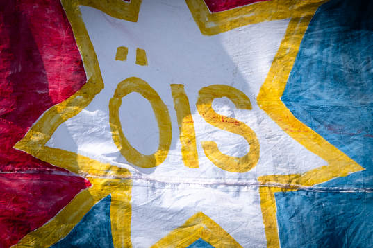Flagga med ÖIS