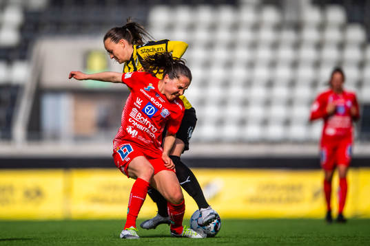 Häckens Milica Mijatovic och Linköpings Heidi Ellingsen