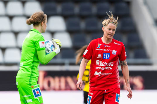 Linköpings målvakt Cajsa Andersson och Nilla Fischer