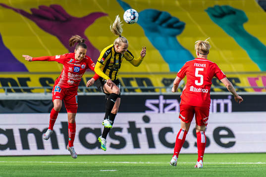 Linköpings Elin Landström och Häckens Stina Blackstenius