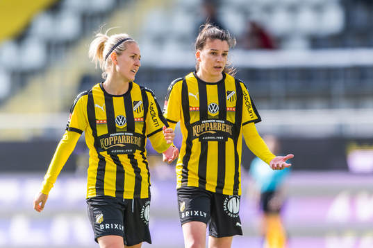 Häckens Emma Kullberg och Anna Julia Csiki