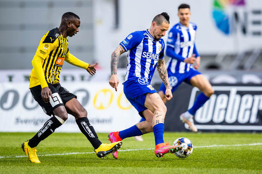 Häckens Godswill Ekpolo  och IFK Göteborgs Marek Hamsik