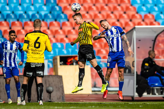 Häckens Gustav Berggren och IFK Göteborgs Marek Hamsik