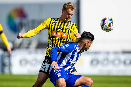 Häckens Gustav Berggren och IFK Göteborgs Hosam Aiesh