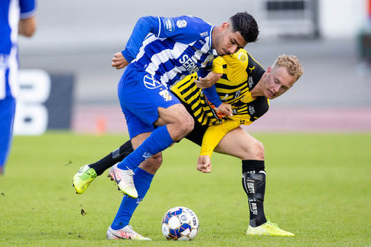 IFK Göteborgs Hosam Aiesh och Häckens Gustav Berggren