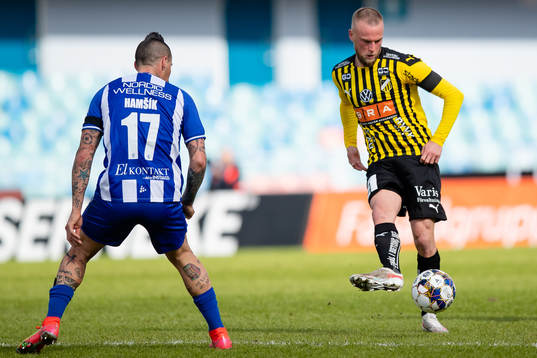 IFK Göteborgs Marek Hamsik och Häckens Alexander Faltsetas