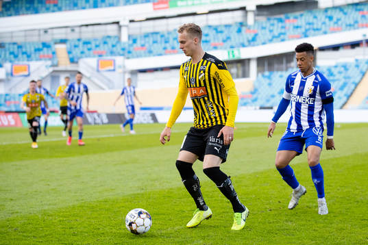 Häckens Gustav Berggren och IFK Göteborgs Tobias Sana