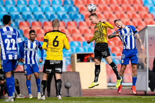 Häckens Gustav Berggren och IFK Göteborgs Marek Hamsik