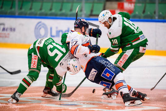 Rögles Simon Ryfors och Dennis Everberg mot Växjös