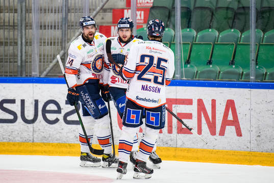 Växjös Brendan Gaunce (m) jublar med Emil Pettersson (v)