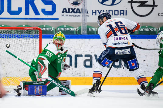 Rögles målvakt Christoffer Rifalk och Växjös Brendan