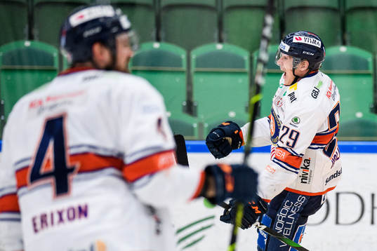 Växjös Pontus Holmberg jublar