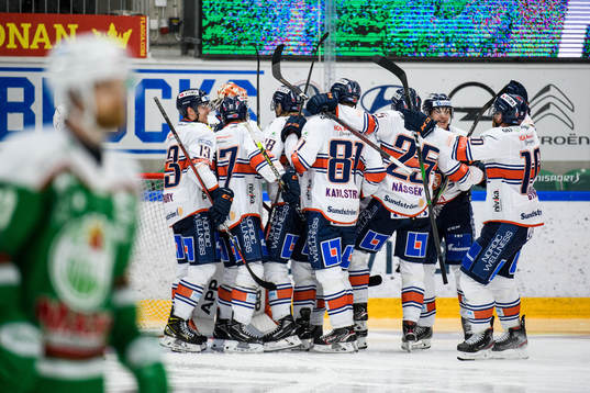 Växjös spelare jublar