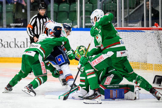 Växjös Pontus Holmberg  gör 2-3