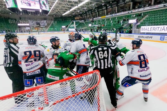 Bråk mellan Växjös Tim Erixon och Rögles Eric Gelinas