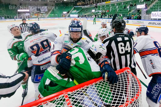 Bråk mellan Växjös Tim Erixon och Rögles Eric Gelinas