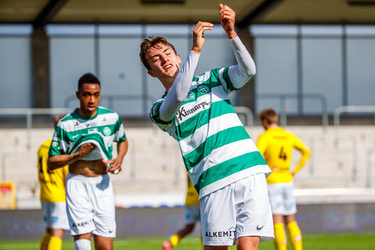 Västerås Gustaf Lagerbielke jublar med golfsving