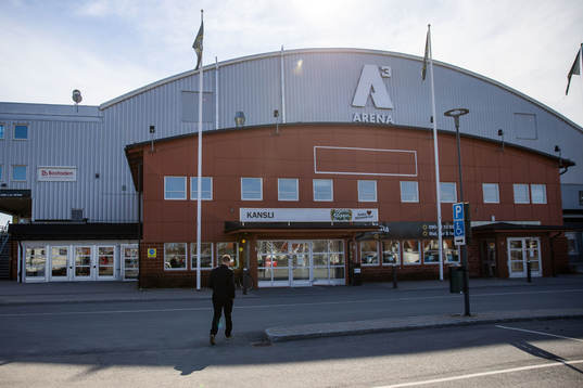 Björklövens sportchef Per Kenttä på väg in i A3 arena